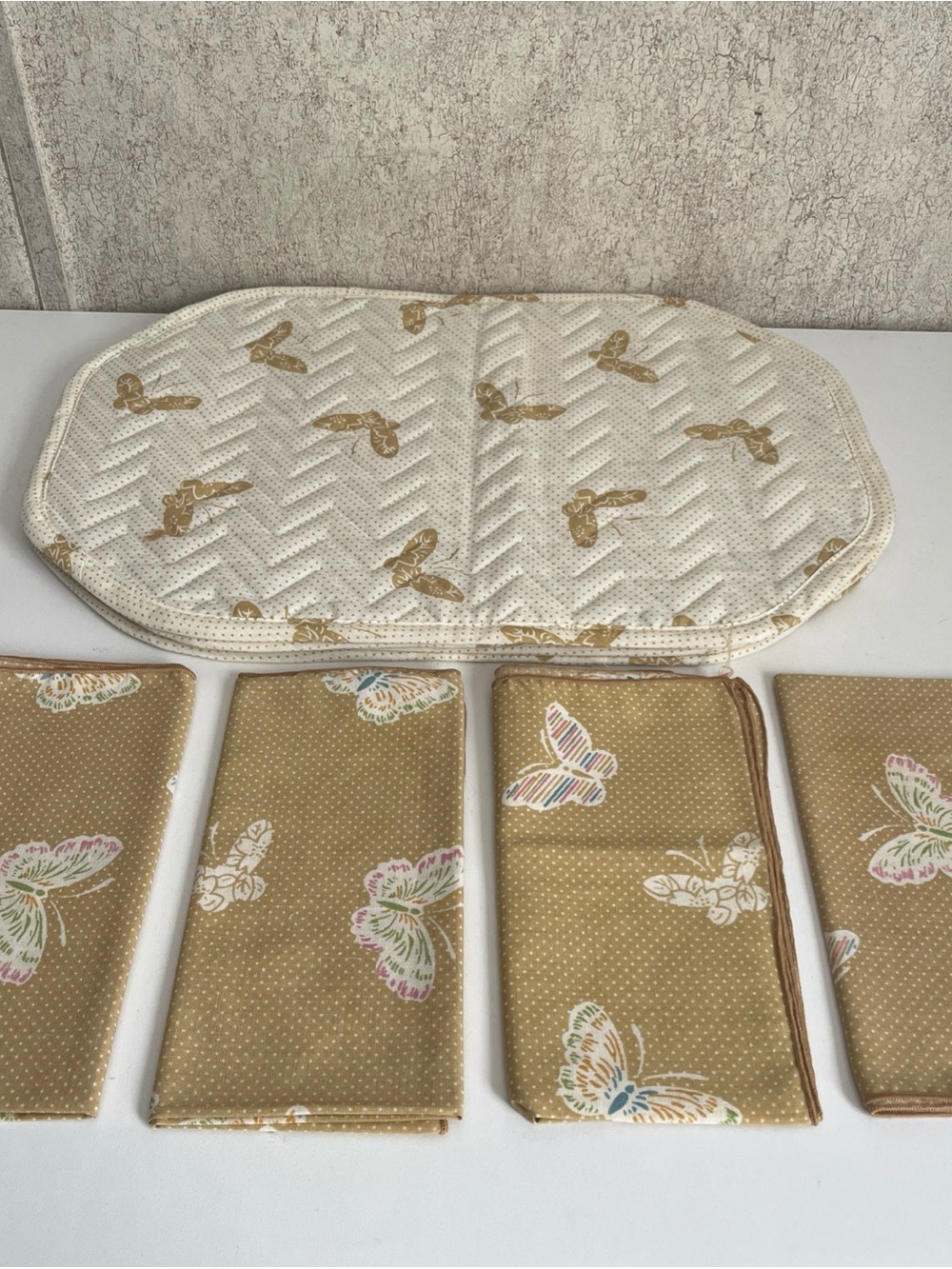 Vintage 70’s Quilted Placemats Table Napkins Butterfly Polka Dot Pattern 8 Piece